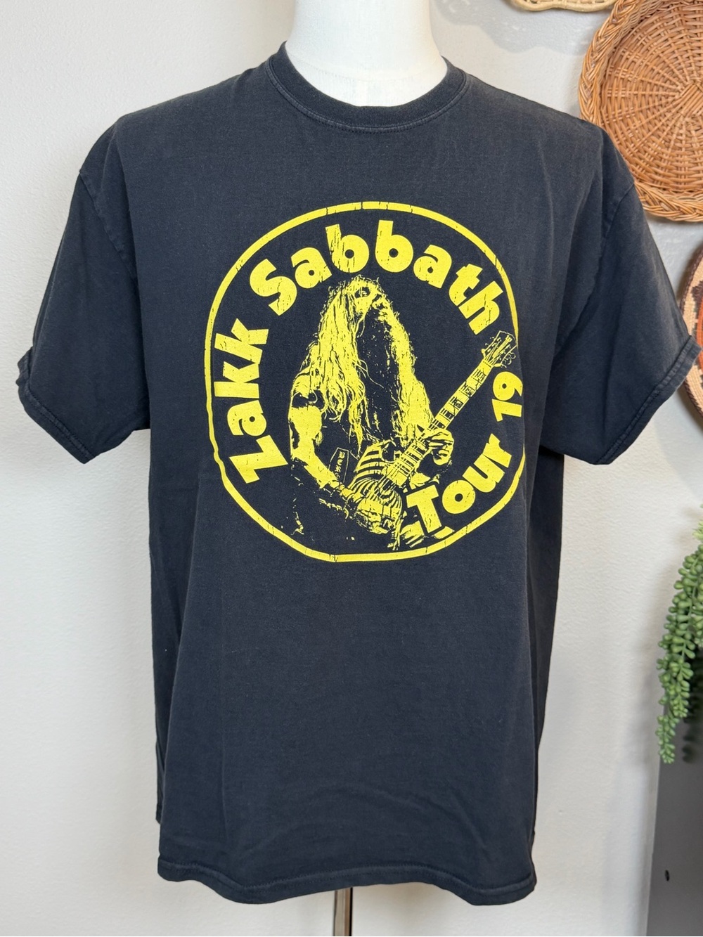 Zack Sabbath 19 Tour Concert Band Tee Black Yellow Logo Heavy Metal Rock T-Shirt